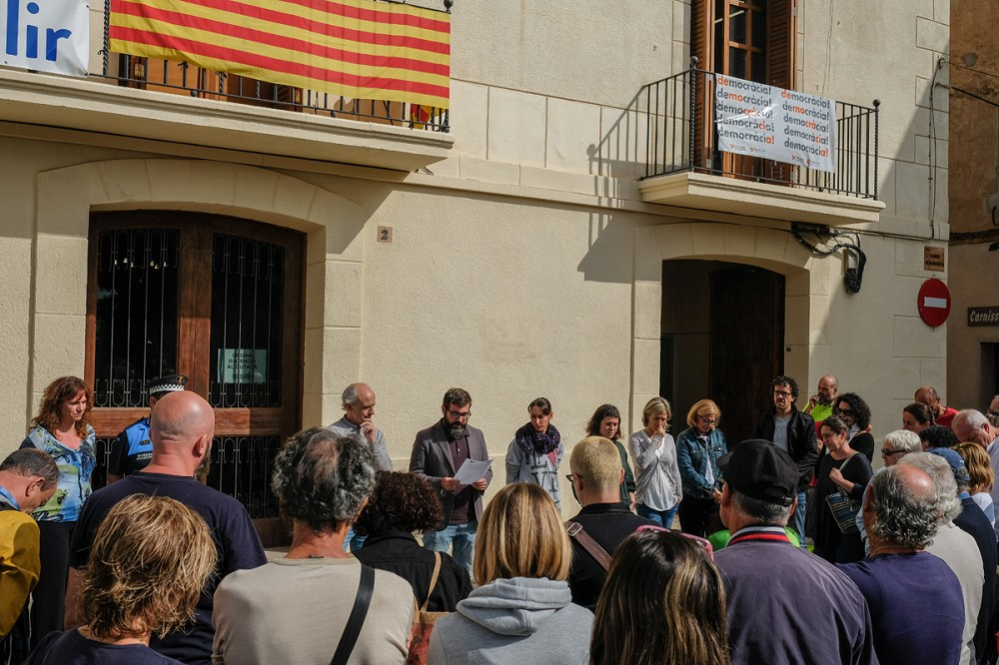 Concentració davant l'Ajuntament de Collbató
