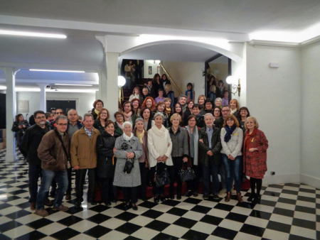 El grup de Collbató, a les escales del Teatre Romea