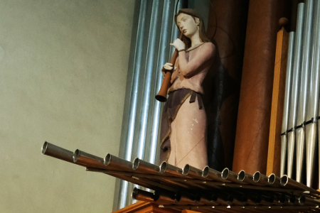 Detall de l'orgue de l'església de Sant Corneli