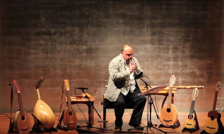 Nello Chiuminatto tocarà 17 instruments desconeguts provinents dels cinc continents del mó