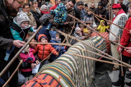 El tió, a la Plaça de l'Església